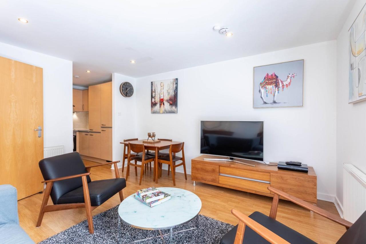 Modern 2 Bed Broompark/Central Apt. With Parking Glasgow Luaran gambar